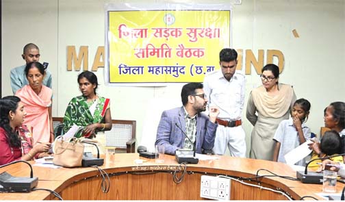 कलेक्टर ने जनदर्शन में प्राप्त आवेदनों पर शीघ्र कार्यवाही करने के निर्देश दिए कलेक्टर ने जनदर्शन में प्राप्त आवेदनों पर शीघ्र कार्यवाही करने के निर्देश दिए