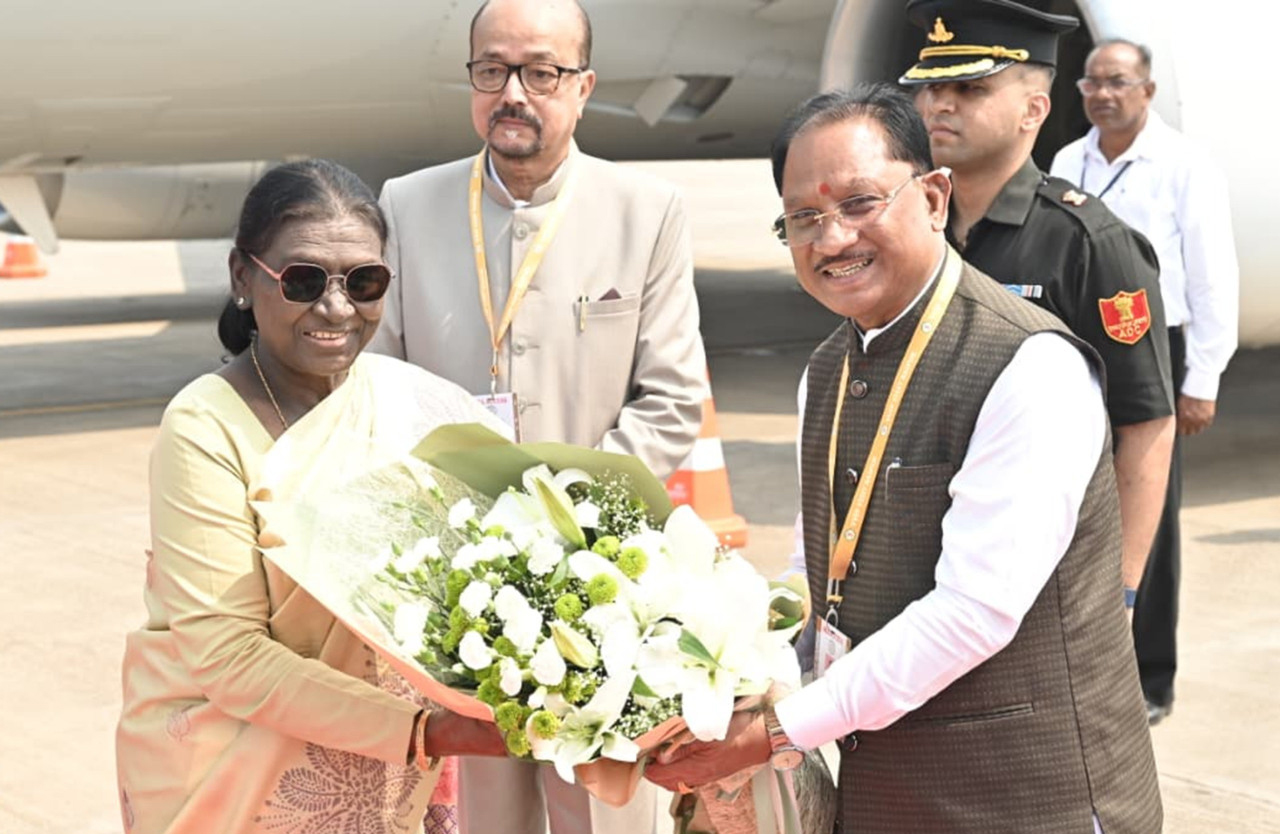 राष्ट्रपति श्रीमती द्रौपदी मुर्मु का छत्तीसगढ़ की पावन धरा पर आत्मीय स्वागत राष्ट्रपति श्रीमती द्रौपदी मुर्मु का छत्तीसगढ़ की पावन धरा पर आत्मीय स्वागत