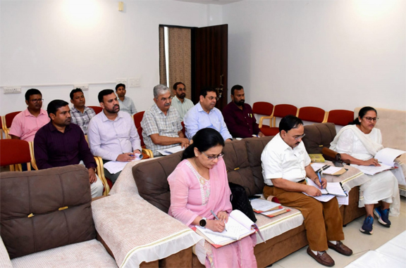 लोक निर्माण विभाग के सचिव ने निर्माण कार्यों की प्रगति की समीक्षा की लोक निर्माण विभाग के सचिव ने निर्माण कार्यों की प्रगति की समीक्षा की