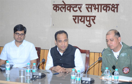 सारंग हेलीकॉप्टर एयर शो की तैयारियों की कलेक्टर डॉ. गौरव सिंह ने की समीक्षा सारंग हेलीकॉप्टर एयर शो की तैयारियों की कलेक्टर डॉ. गौरव सिंह ने की समीक्षा