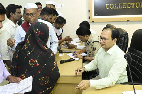 कलेक्टर-एसएसपी ने जनदर्शन में सुनी लोगों की समस्याएं कलेक्टर-एसएसपी ने जनदर्शन में सुनी लोगों की समस्याएं