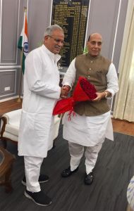 छत्तीसगढ़ के मुख्यमंत्री श्री भूपेश बघेल ने रक्षामंत्री से की मुलाकात