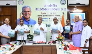  मुख्यमंत्री ने छत्तीसगढ़ की जैव विविधता पर 6 पुस्तकों का किया विमोचन 