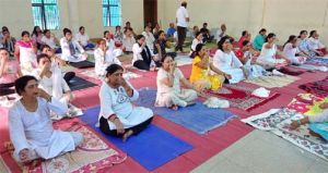  स्वस्थ तन, स्वस्थ मन के संदेश के साथ तालपुरी में मना योग दिवस 