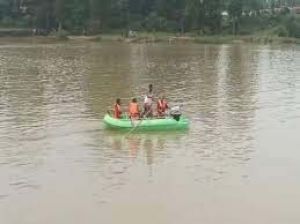 शिवनाथ एनीकट में बहे 2 युवक....! एक ने तैरकर बचाई जान...! दूसरे की तलाश के लिए रेस्क्यू ऑपरेशन...