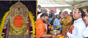  मुख्यमंत्री  भूपेश बघेल ने डोंगरगढ़ स्थित मां बम्लेश्वरी मंदिर में पूजा-अर्चना की