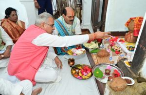 मुख्यमंत्री भूपेश बघेल ने शीतला माता मंदिर में पूजा-अर्चना कर प्रदेशवासियों की सुख-समृद्धि और ख़ुशहाली की कामना की