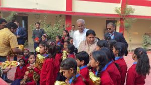  मुख्यमंत्री श्री भूपेश बघेल ग्राम खपरी के शासकीय आदिवासी कन्या आश्रम तखतपुर का औचक निरीक्षण करने पहुंचे