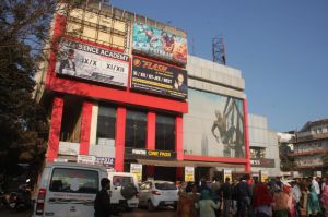  सिविक सेंटर का मिराज थिएटर और लाइफ फिटनेस जिम हुआ सील, इंफोर्समेंट यूनिट ने जड़ा ताला