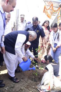 राज्यपाल श्री हरिचंदन ने विश्वविद्यालय परिसर में किया पौधरोपण