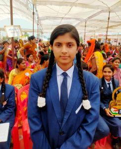 मां आंगनबाड़ी में, बिटिया आत्मानन्द स्कूल में
