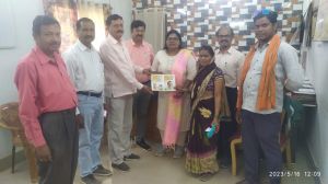  निर्धारित शुल्क जमा करने के बाद हितग्राही को तुरंत दिया गया पट्टा, मिला मालिकाना हक, निगम आयुक्त रोहित व्यास के निर्देश पर सभी जोन आयुक्त पट्टे का निर्धारित शुल्क जमा कराने हितग्रहियो की ले रहे बैठक
