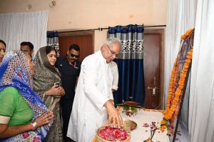  मुख्यमंत्री  भूपेश बघेल पहुँचे ग्राम सोरम, शोक-संतप्त परिवारों को दी सांत्वना, मृतकों को दी भावपूर्ण श्रद्धांजलि