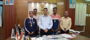  कलेक्टर ने दी राज्य स्तरीय म्यूथाई प्रतियोगिता के स्वर्ण पदक विजेता तनुजा साहू, राजीव और गोपाल यादव को बधाई  