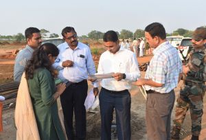 कलेक्टर ने तांदुला जलाशय में पर्यटन के विकास हेतु ली बैठक