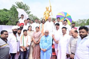  भूमकाल’ आंदोलन के नायक गुंडाधुर की मूर्ति का मुख्यमंत्री श्री भूपेश बघेल ने किया अनावरण