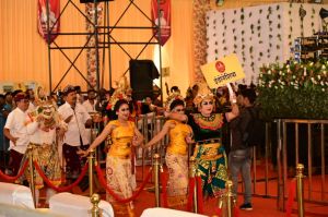 राष्ट्रीय रामायण महोत्सव :  देश-विदेश से आए कलाकारों ने रंगबिरंगे पारंपरिक परिधानों में किया मार्च पास्ट  
