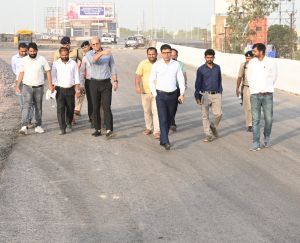 कलेक्टर और एसएसपी ने निर्माणाधीन फ्लाईओवर का किया निरीक्षण