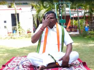उद्योग मंत्री कवासी लखमा ने अंतर्राष्ट्रीय योग दिवस किया योगाभ्यास
