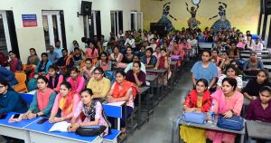 सॉफ्टवेयर इंजीनियर बनने तीन दिवसीय सेमीनार में शामिल हुईं 300 सौ से अधिक युवतियां