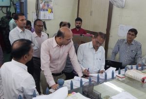 कलेक्टर ने किया तहसील कार्यालय का  निरीक्षण