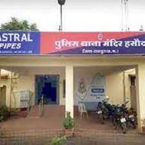  उमरिया में अवैध शराब बिक्री रुकवाने जनपद सदस्य ने की पहल , थाना प्रभारी को सौंपा ज्ञापन