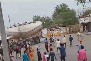 सड़क हादसे में एक ही परिवार के दो लोगों की मौत, दो घायल