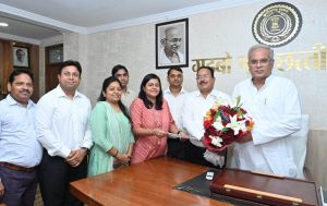 मुख्यमंत्री श्री बघेल से छ.ग. कनिष्ठ प्रशासनिक सेवा संघ के प्रतिनिधिमंडल ने की सौजन्य मुलाकात मुख्यमंत्री श्री बघेल से छ.ग. कनिष्ठ प्रशासनिक सेवा संघ के प्रतिनिधिमंडल ने की सौजन्य मुलाकात