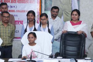 चाय बेचने वाले की बेटी ने भेदा एनआईटी का लक्ष्य, रायपुर में करेगी इंजीनियरिंग की पढ़ाई चाय बेचने वाले की बेटी ने भेदा एनआईटी का लक्ष्य, रायपुर में करेगी इंजीनियरिंग की पढ़ाई