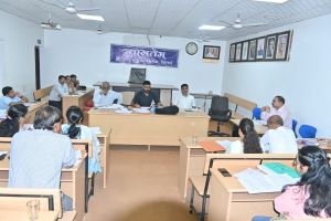 निगम आयुक्त रोहित व्यास ने विकास एवं निर्माण कार्यों की ली समीक्षा बैठक निगम आयुक्त रोहित व्यास ने विकास एवं निर्माण कार्यों की ली समीक्षा बैठक