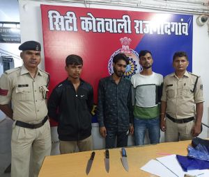 चाकूबाजी करने के आरोप में 3 लोग गिरफ्तार , जेल भेजे गए चाकूबाजी करने के आरोप में 3 लोग गिरफ्तार , जेल भेजे गए