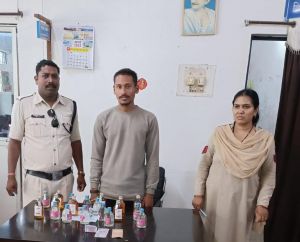मप्र की 48 बोतल विदेशी शराब के साथ एक आरोपी गिरफ्तार मप्र की 48 बोतल विदेशी शराब के साथ एक आरोपी गिरफ्तार
