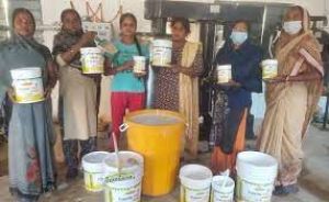  गौठानों में गोबर से 2,66,155 लीटर प्राकृतिक पेंट उत्पादित