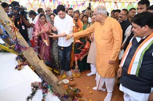 मुख्यमंत्री ने नवागांव गौठान में मनाया हरेली त्यौहार मुख्यमंत्री ने नवागांव गौठान में मनाया हरेली त्यौहार