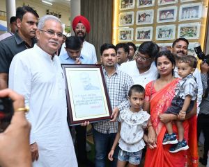 8 साल बाद वर्षा ने सुनी माँ की आवाज, ‘कका‘ कहकर मुख्यमंत्री को दिया धन्यवाद 8 साल बाद वर्षा ने सुनी माँ की आवाज, ‘कका‘ कहकर मुख्यमंत्री को दिया धन्यवाद