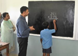 कलेक्टर ने शासकीय प्राथमिक शाला खपरी में स्कूल जतन योजना के कार्यों का किया निरीक्षण कलेक्टर ने शासकीय प्राथमिक शाला खपरी में स्कूल जतन योजना के कार्यों का किया निरीक्षण