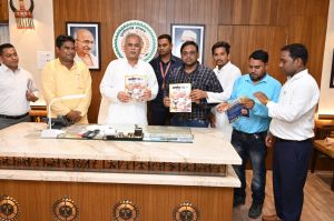 मुख्यमंत्री ने किया पामगढ़ टाइम्स मासिक पत्रिका का विमोचन मुख्यमंत्री ने किया पामगढ़ टाइम्स मासिक पत्रिका का विमोचन