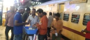 जनरल कोच में सफर करने वाले यात्रियों के लिए गुणवत्तापूर्ण सस्ते भोजन की सुविधा जनरल कोच में सफर करने वाले यात्रियों के लिए गुणवत्तापूर्ण सस्ते भोजन की सुविधा