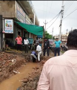 बारिश के चलते भिलाई निगम अलर्ट, पानी निकासी के लिए जुटी रही निगम की टीम बारिश के चलते भिलाई निगम अलर्ट, पानी निकासी के लिए जुटी रही निगम की टीम