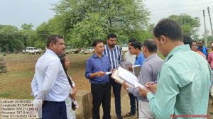 कलेक्टर, सीईओ ने किया परसवानी नरवा का निरीक्षण कलेक्टर, सीईओ ने किया परसवानी नरवा का निरीक्षण