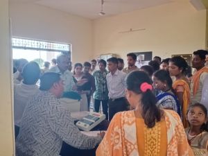  मतदाता जागरूकता अभियान के अंतर्गत मोबाईल डेमोंस्ट्रेशन वेन के माध्यम से नियमित रूप से किया जा रहा है ई.व्ही.एम. एवं वीवीपैट का प्रदर्शन