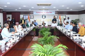 विद्यार्थी विश्वविद्यालय तक सीमित ना रहें बल्कि समाज के बीच जाकर संवेदनशील नागरिक बने- राज्यपाल विद्यार्थी विश्वविद्यालय तक सीमित ना रहें बल्कि समाज के बीच जाकर संवेदनशील नागरिक बने- राज्यपाल