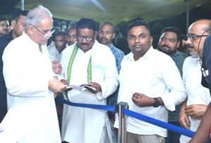 सड़क दुर्घटना के मृतकों के परिजनों ने मुख्यमंत्री से की मुलाकात सड़क दुर्घटना के मृतकों के परिजनों ने मुख्यमंत्री से की मुलाकात