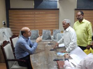 कलेक्टर डॉ भुरे ने जनचौपाल में सुनी आम नागरिकों की समस्याएं कलेक्टर डॉ भुरे ने जनचौपाल में सुनी आम नागरिकों की समस्याएं