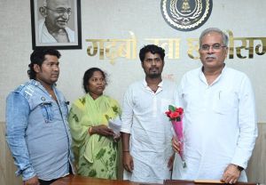 मुख्यमंत्री की संवेदनशीलता से नवजात के इलाज हेतु परिजनों की दूर हुई चिन्ता मुख्यमंत्री की संवेदनशीलता से नवजात के इलाज हेतु परिजनों की दूर हुई चिन्ता