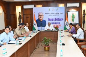 पैसे डूबने के बाद बेटी की पढ़ाई के लिए कर्ज में डूब गई थी, मुख्यमंत्री जी आपने दूसरा जन्म दे दिया हैः शशि सोनी पैसे डूबने के बाद बेटी की पढ़ाई के लिए कर्ज में डूब गई थी, मुख्यमंत्री जी आपने दूसरा जन्म दे दिया हैः शशि सोनी