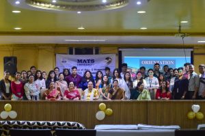 मैट्स यूनिवर्सिटी के अंग्रेजी विभाग द्वारा नए छात्रों के स्वागत के लिए इंडक्शन प्रोग्राम का आयोजन मैट्स यूनिवर्सिटी के अंग्रेजी विभाग द्वारा नए छात्रों के स्वागत के लिए इंडक्शन प्रोग्राम का आयोजन