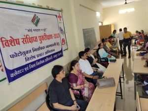 शहीद नंद कुमार पटेल महाविद्यालय, बीरगांव में युवा मतदाताओं को मतदान के लिए किया गया प्रेरित शहीद नंद कुमार पटेल महाविद्यालय, बीरगांव में युवा मतदाताओं को मतदान के लिए किया गया प्रेरित