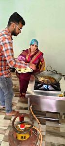 निलजा निपुण ने बनाया राइस बाउल ब्रांड, सपना एक दिन अंकल चिप्स को भी टक्कर देगा उनका प्रोडक्ट रीपा से मिला सहयोग निलजा निपुण ने बनाया राइस बाउल ब्रांड, सपना एक दिन अंकल चिप्स को भी टक्कर देगा उनका प्रोडक्ट रीपा से मिला सहयोग