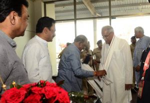 मुख्यमंत्री का जगदलपुर एयरपोर्ट में किया गया आत्मीय स्वागत मुख्यमंत्री का जगदलपुर एयरपोर्ट में किया गया आत्मीय स्वागत